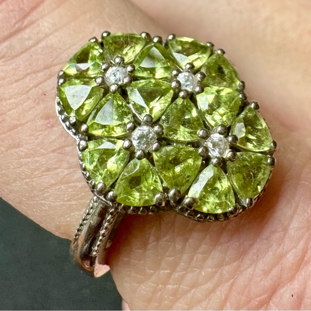 Peridot and Silver Elegant Gemstone Cluster Ring